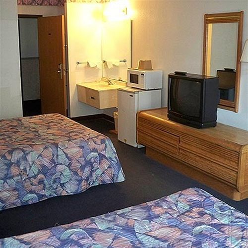Economy Motel *